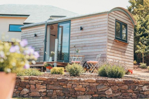 Elmhut Shepherd's Hut with Hot Tub